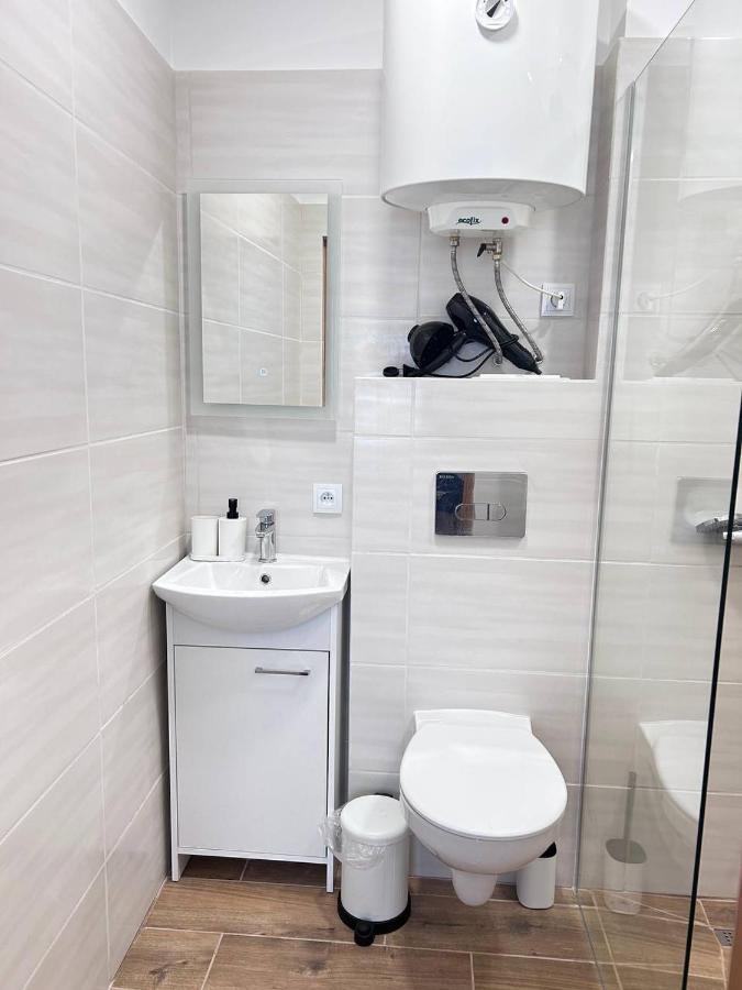 Stone Apartment - Free Parking Katowice Buitenkant foto